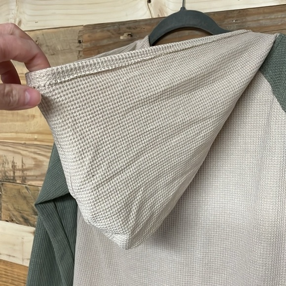 Doe & Rae size large green and cream color hooded waffle knit long sleeve top - Picture 6 of 7